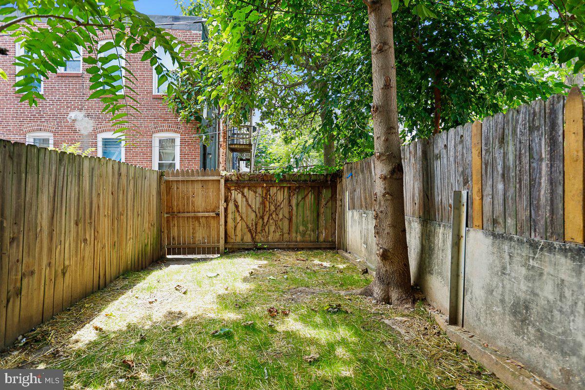 2615 Monument St Property Photo 30