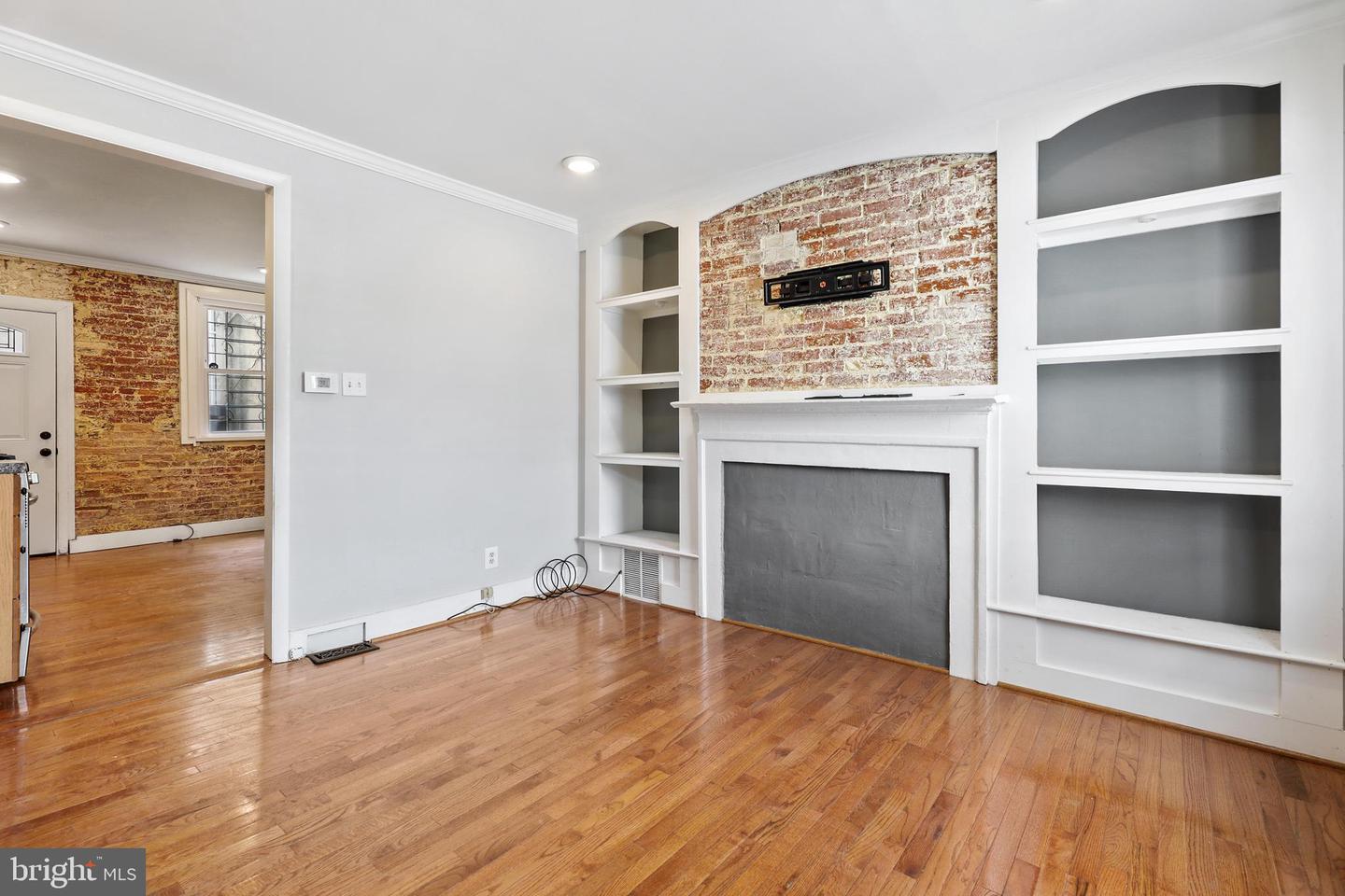 803 S Hanover St Property Photo 3