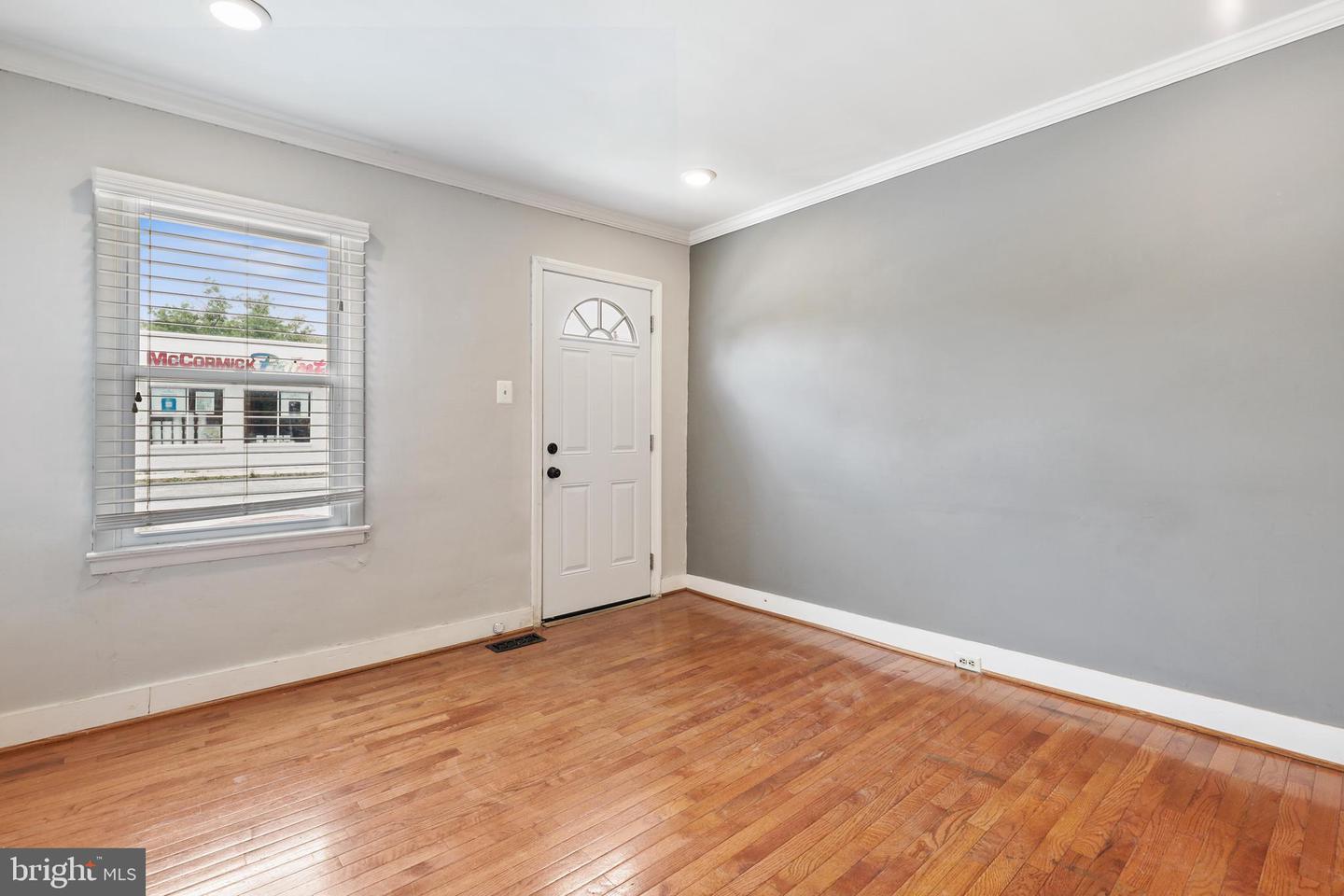 803 S Hanover St Property Photo 6