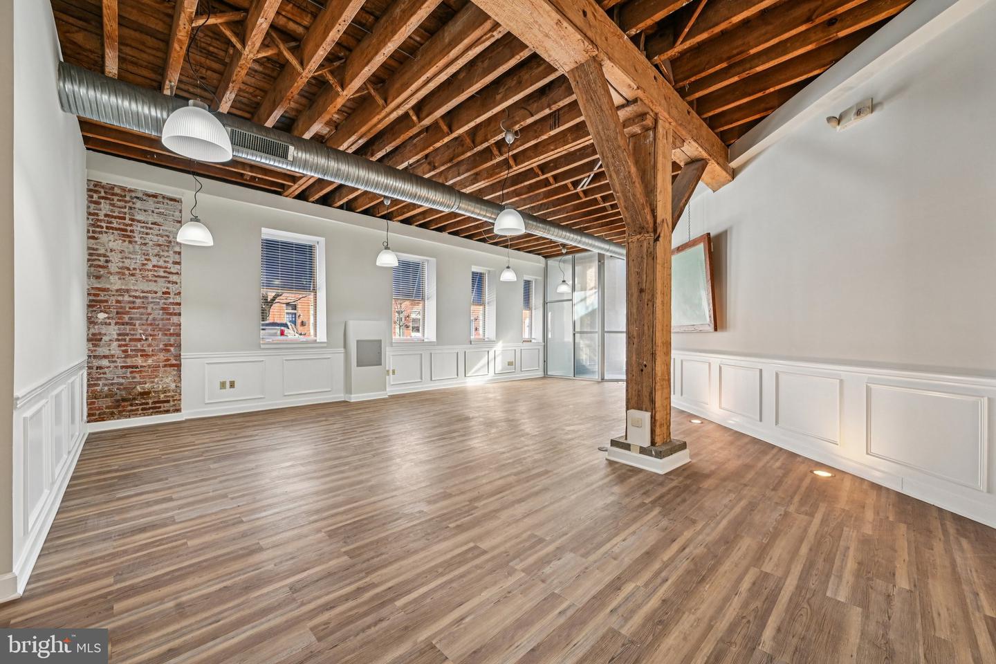 720 Montford Ave S #100 Property Photo 2