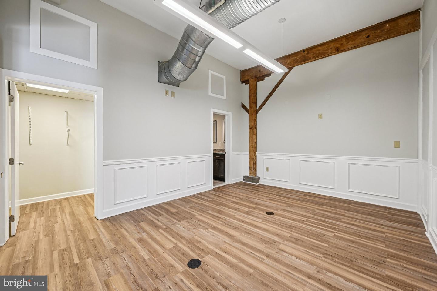 720 Montford Ave S #100 Property Photo 6