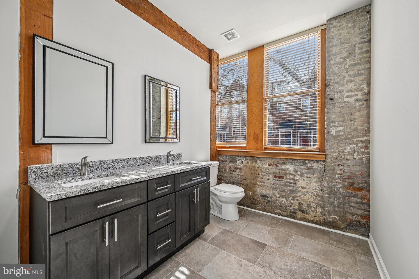 720 Montford Ave S #100 Property Photo 12