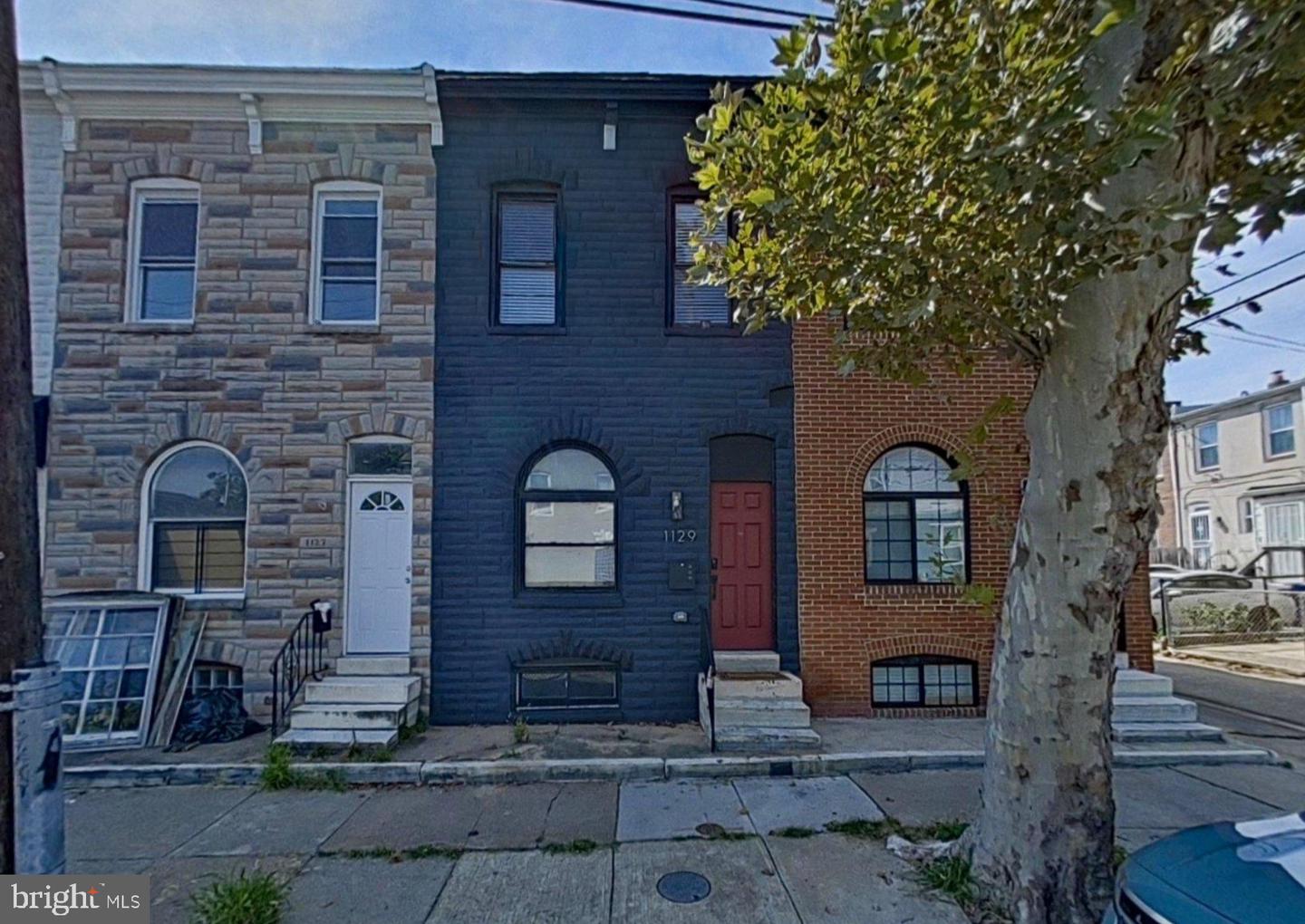 1129 W OSTEND ST Property Photo 1