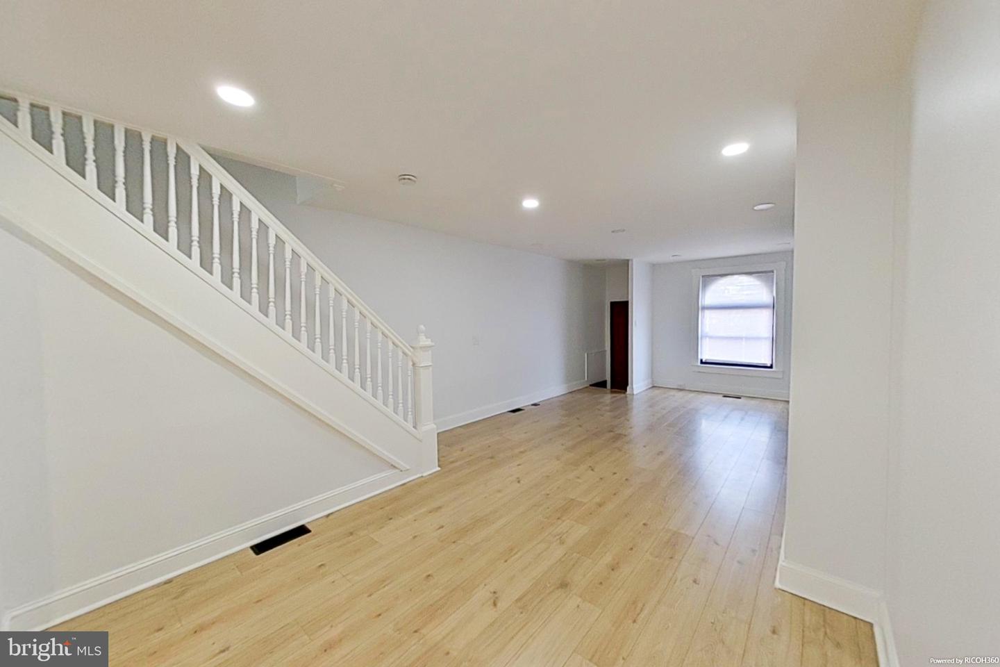 1129 W Ostend St Property Photo 7