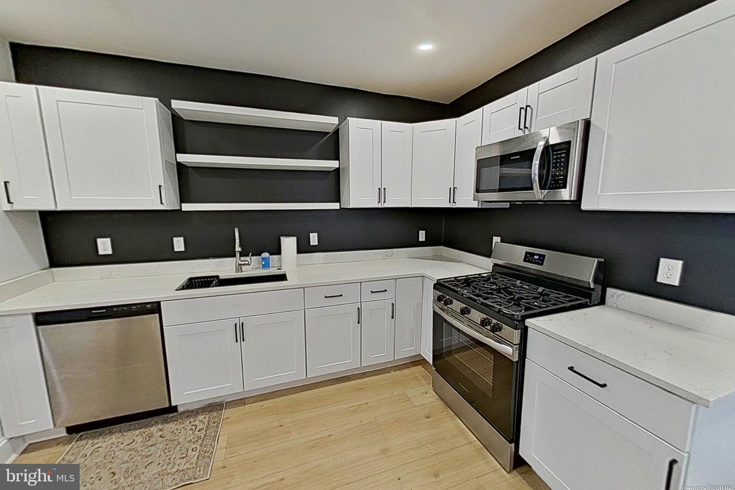 1129 W Ostend St Property Photo 10