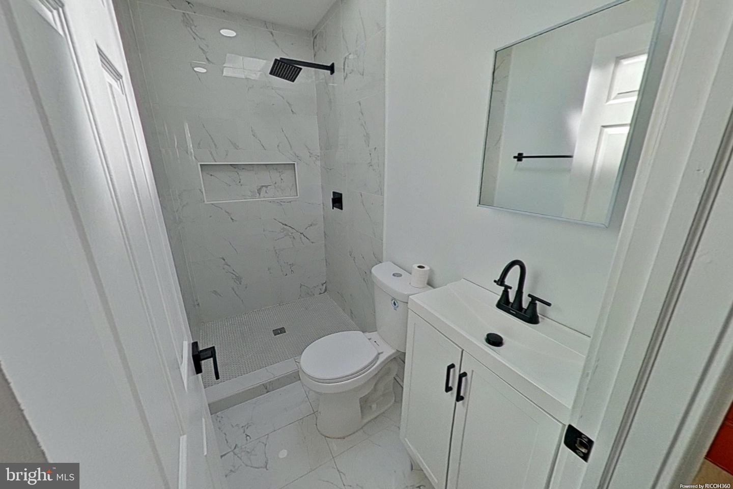 1129 W Ostend St Property Photo 11