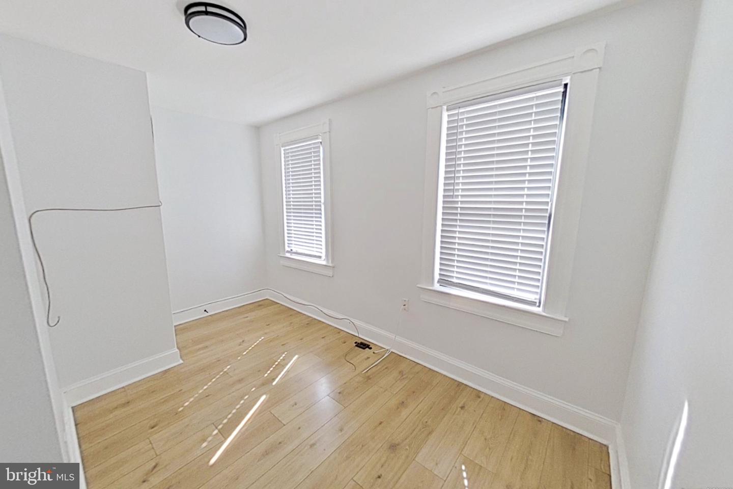 1129 W Ostend St Property Photo 13