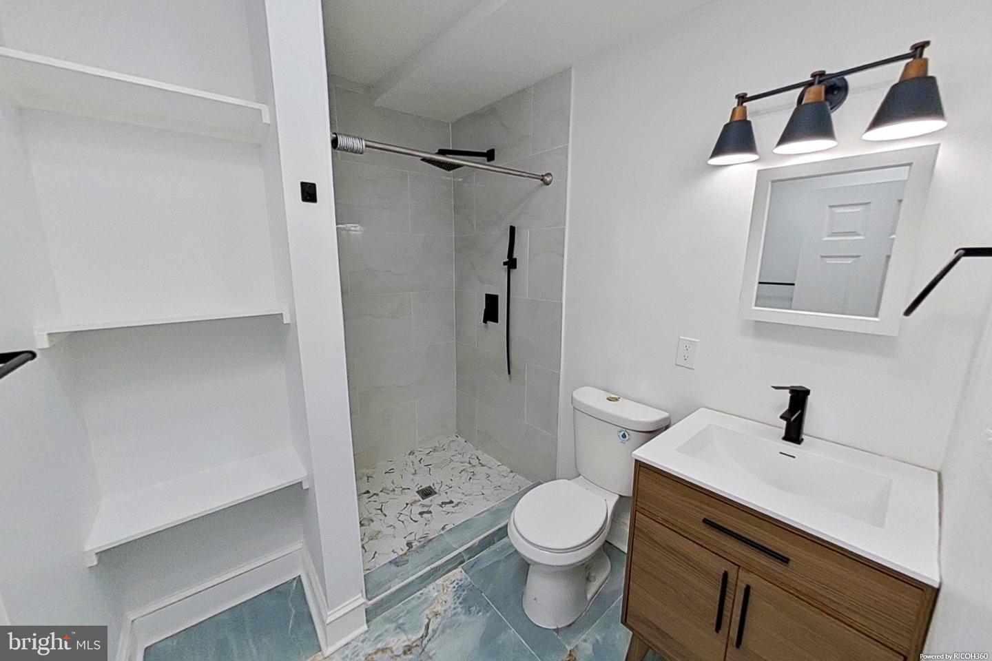 1129 W Ostend St Property Photo 16