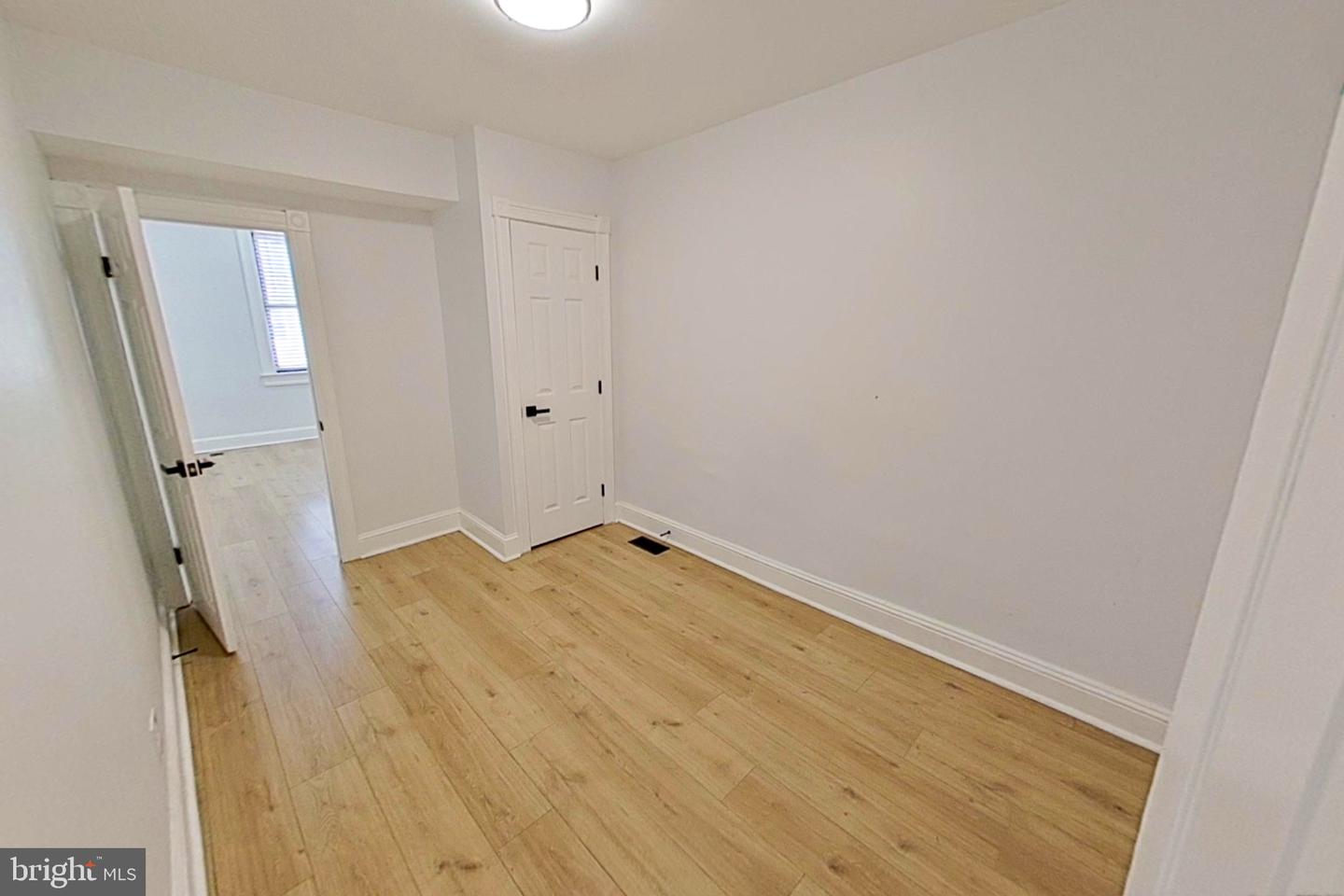 1129 W Ostend St Property Photo 17