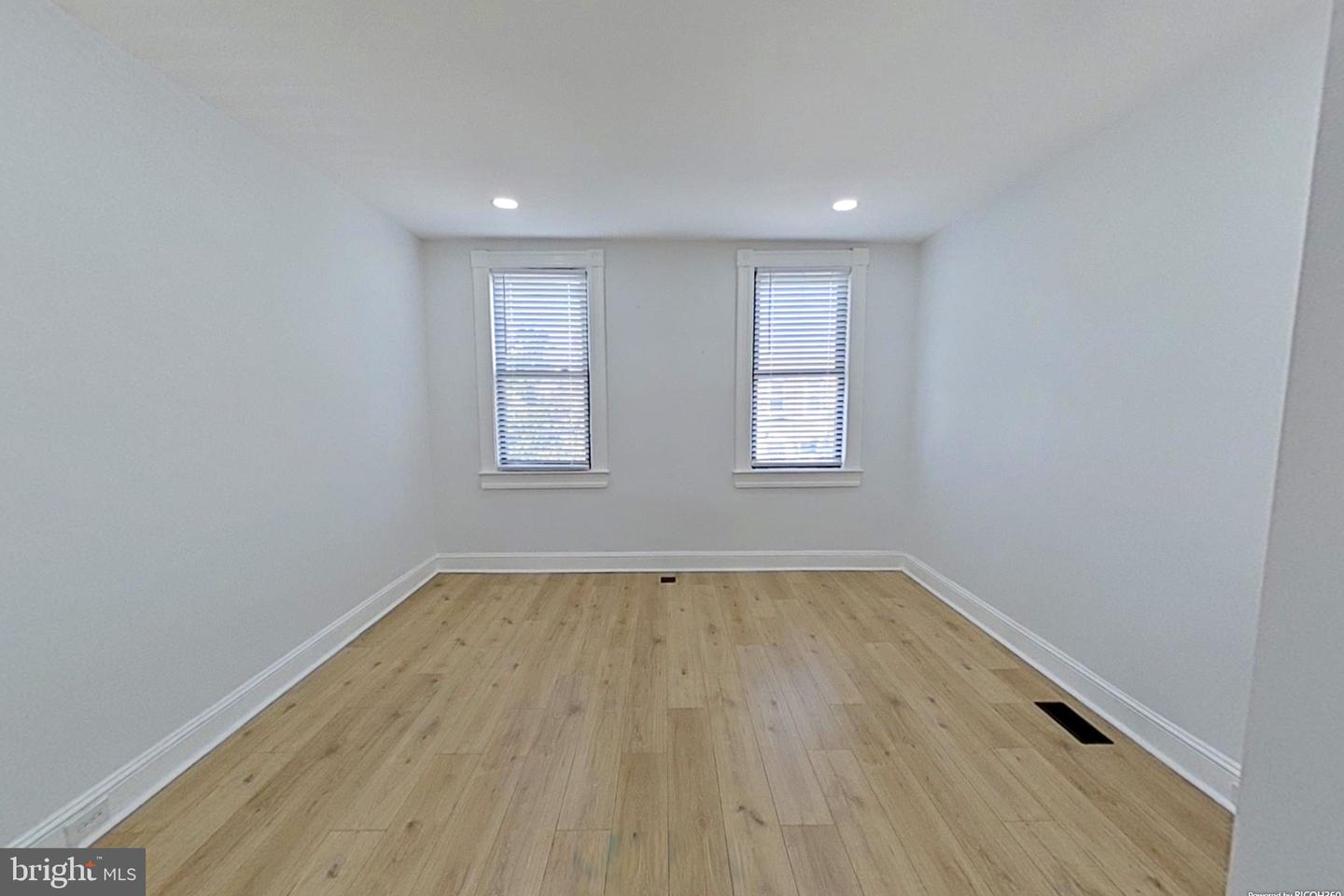 1129 W Ostend St Property Photo 20