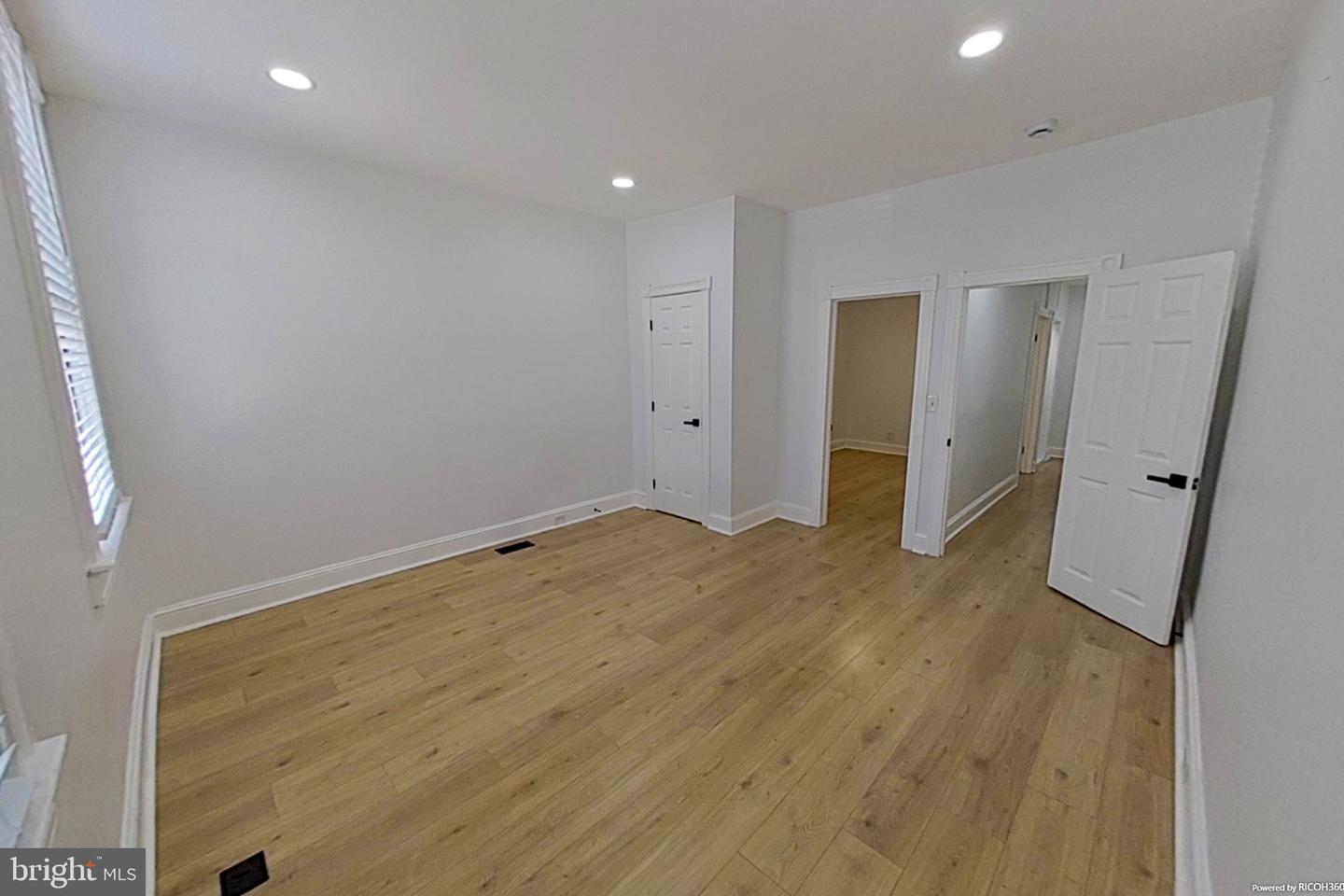 1129 W Ostend St Property Photo 21