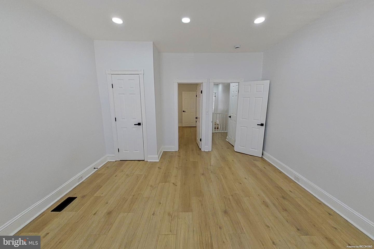 1129 W Ostend St Property Photo 22