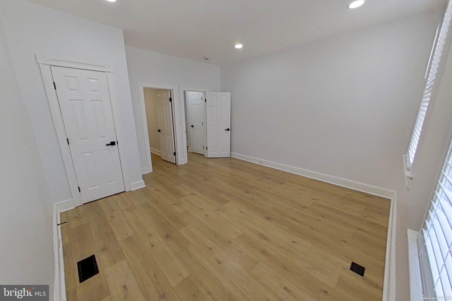 1129 W Ostend St Property Photo 23