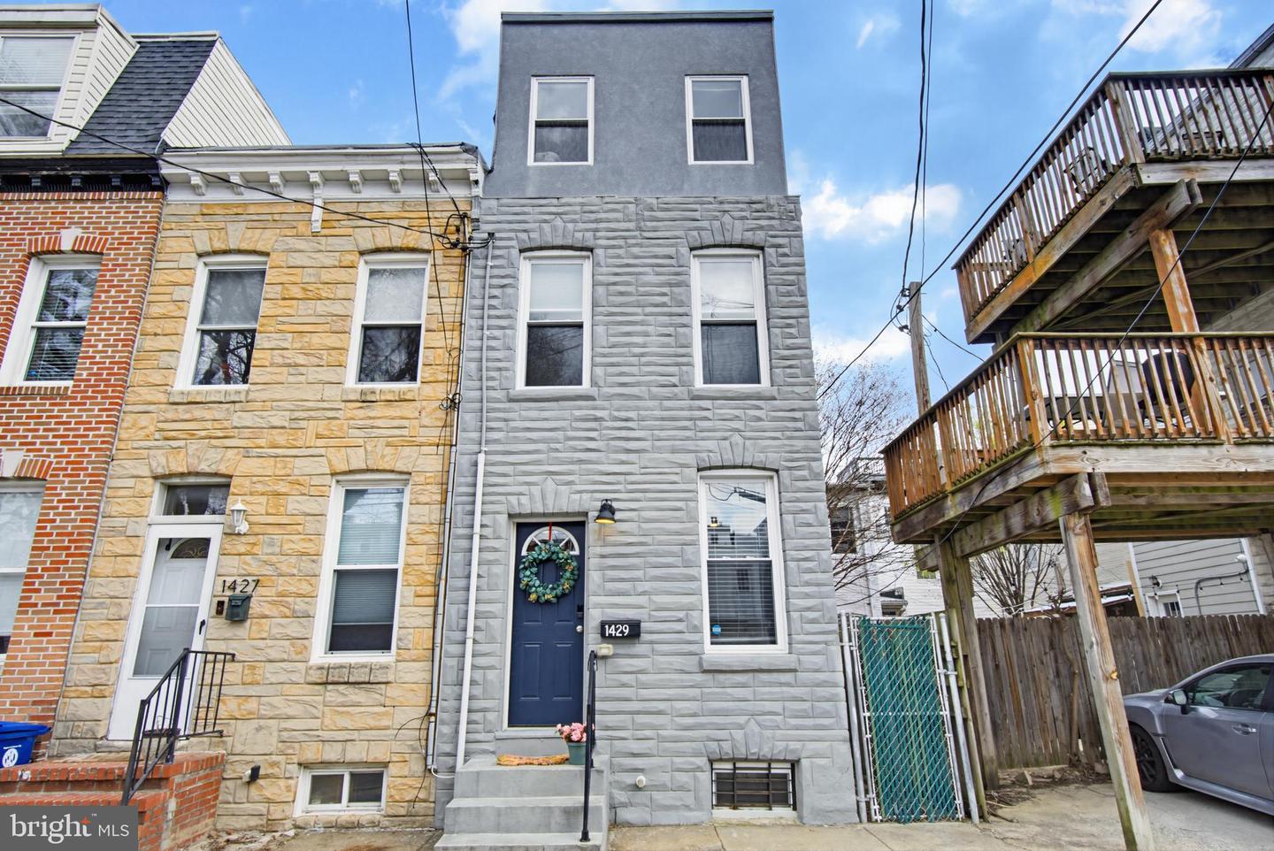1429 Olive St Property Photo 4