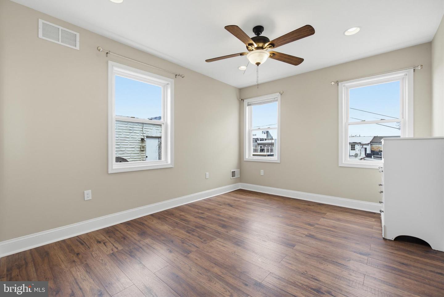 1429 Olive St Property Photo 18