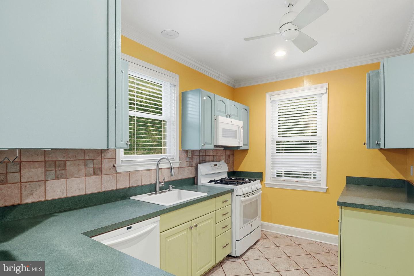 306 Kingston Rd Property Photo 13