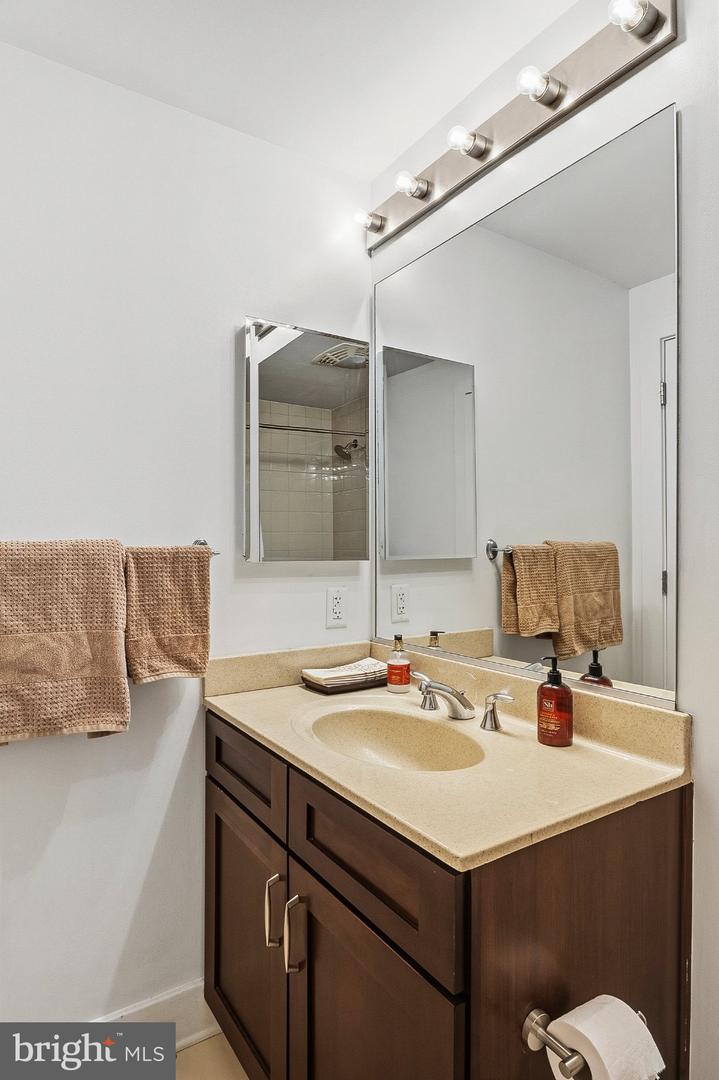 2772 Lighthouse Pt E #314 Property Photo 28