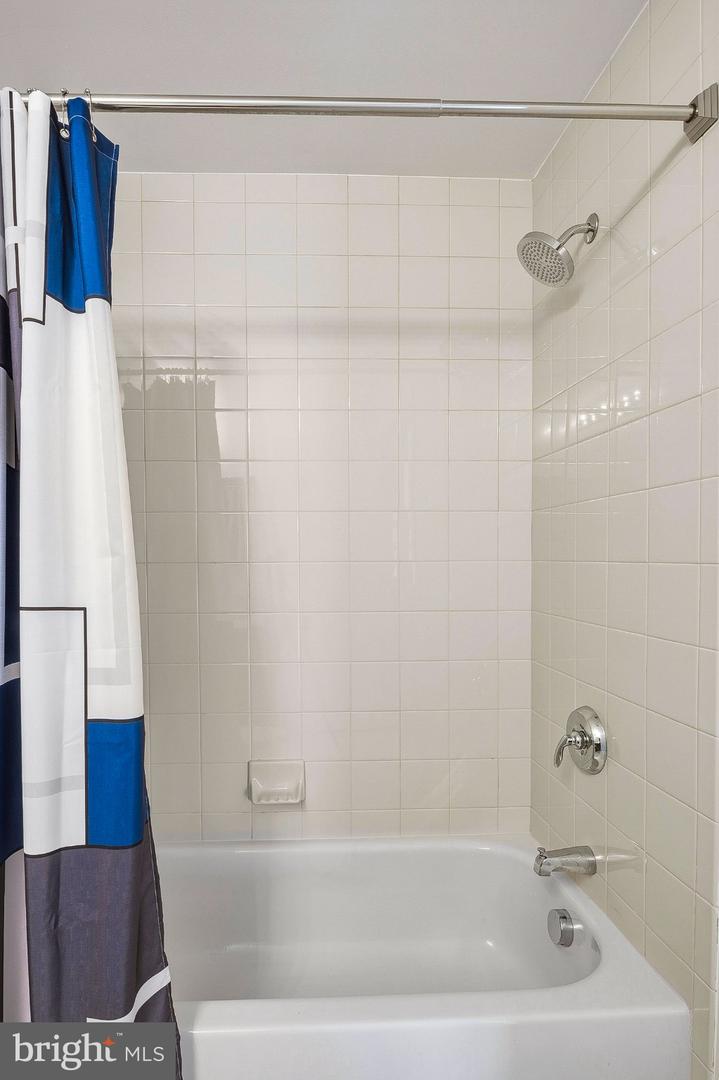 2772 Lighthouse Pt E #314 Property Photo 29