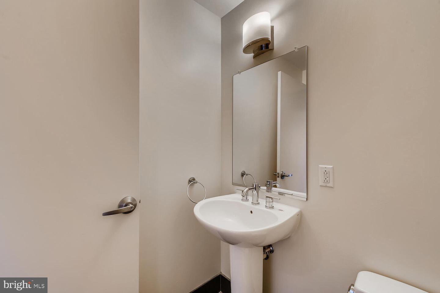 1200 Steuart St #725 Property Photo 10