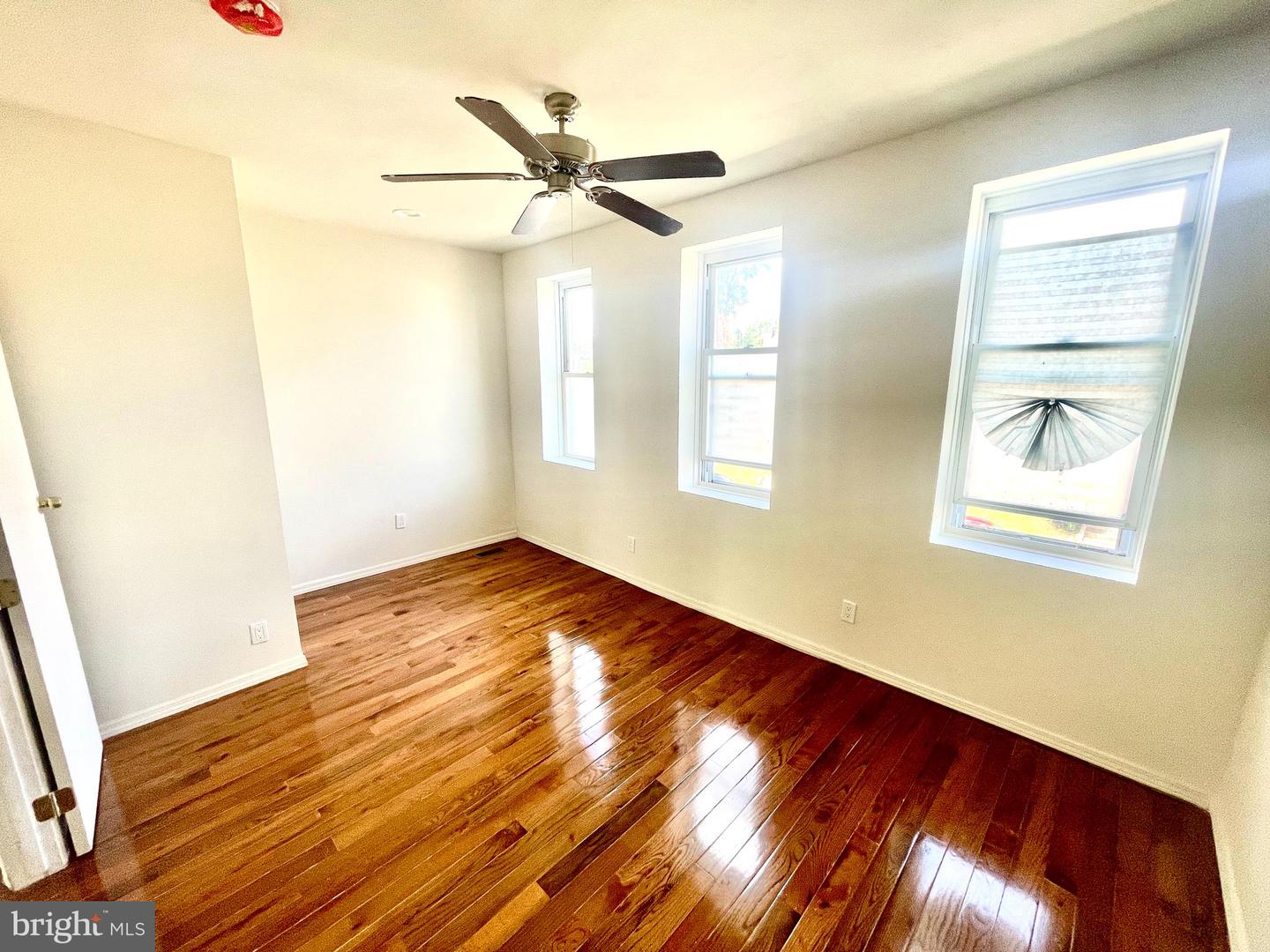 4924 Litchfield Ave Property Photo 5