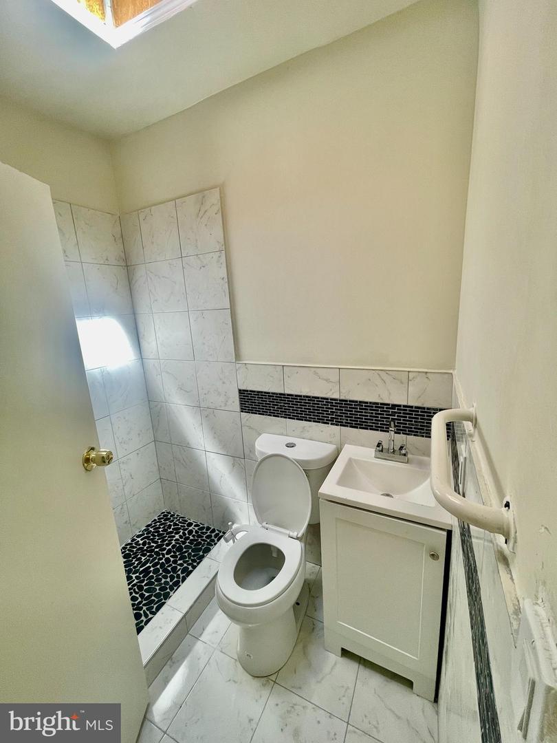4924 Litchfield Ave Property Photo 10