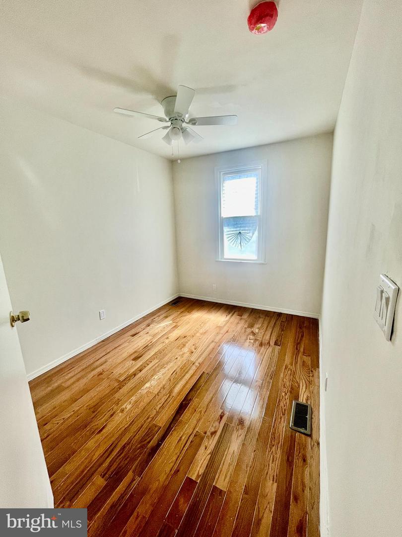 4924 Litchfield Ave Property Photo 11
