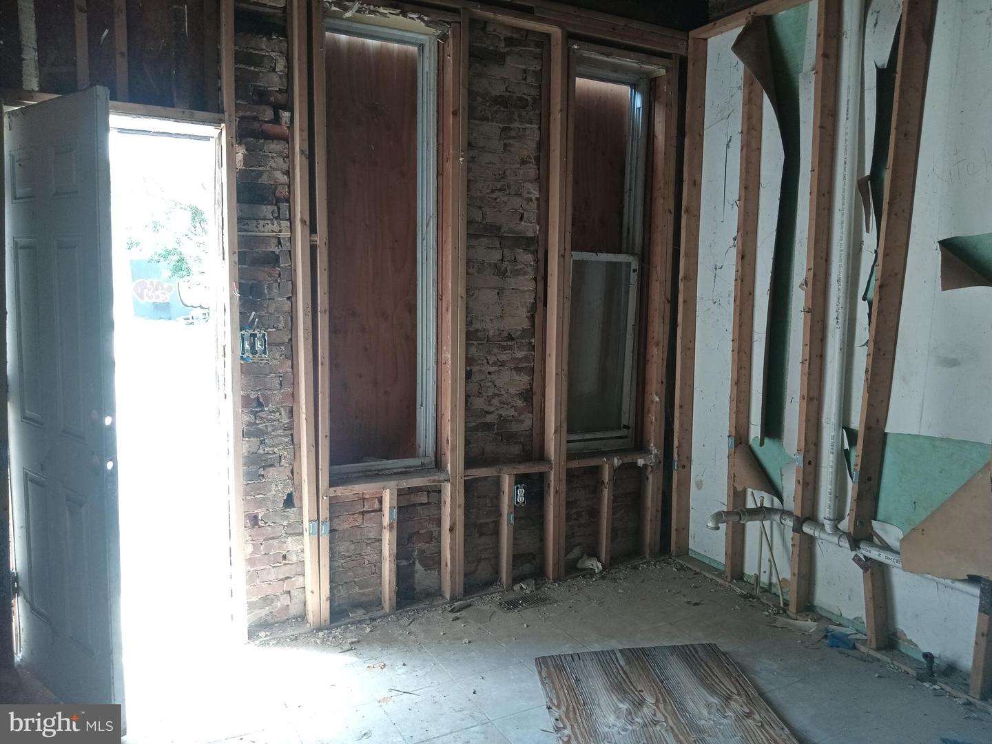 2100 Wilhelm St Property Photo 2
