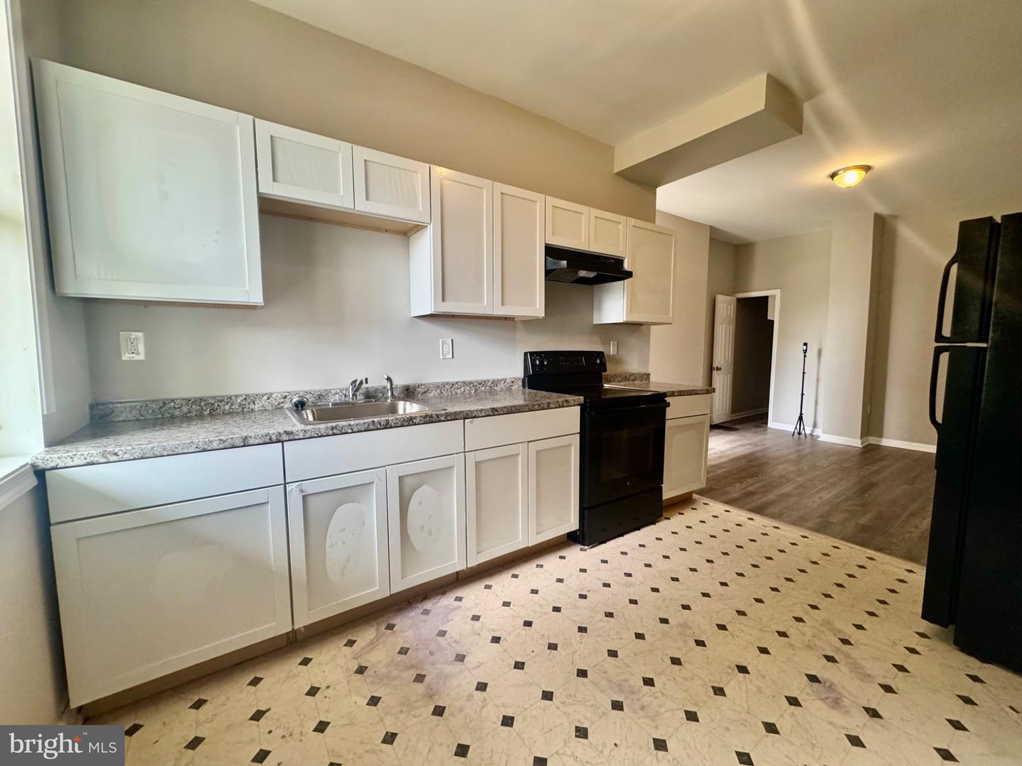 2123 Walbrook Ave Property Photo 2