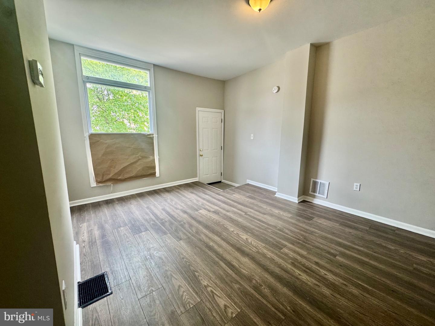 2123 Walbrook Ave Property Photo 5