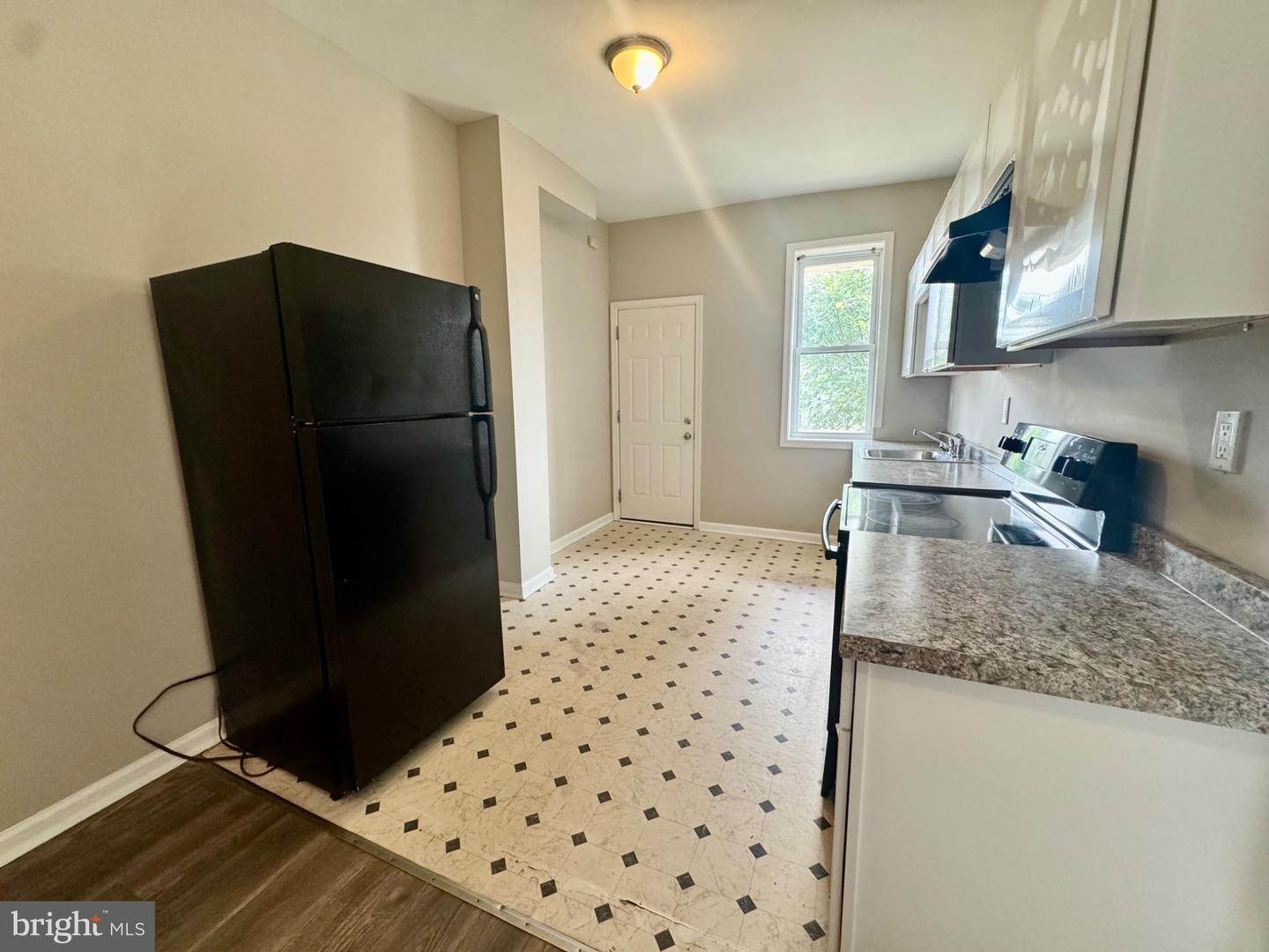 2123 Walbrook Ave Property Photo 8