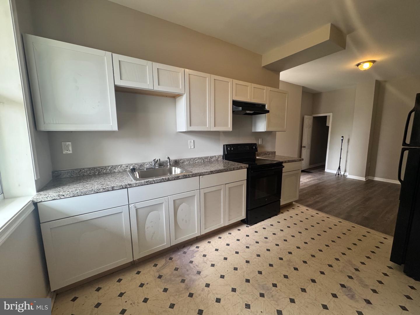 2123 Walbrook Ave Property Photo 9
