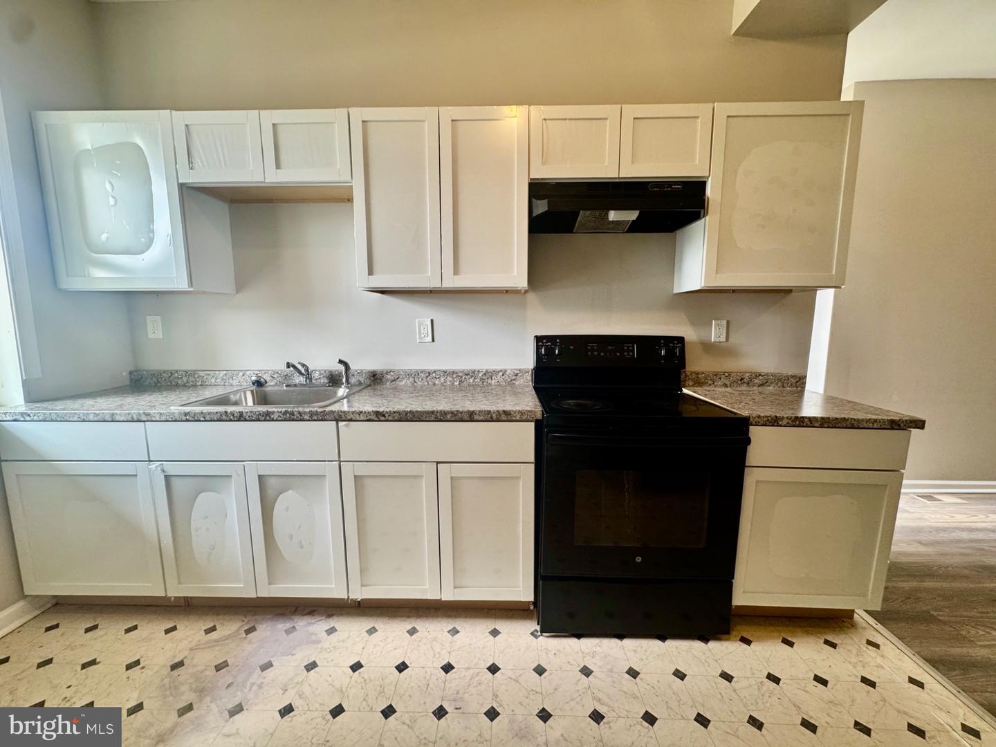 2123 Walbrook Ave Property Photo 10
