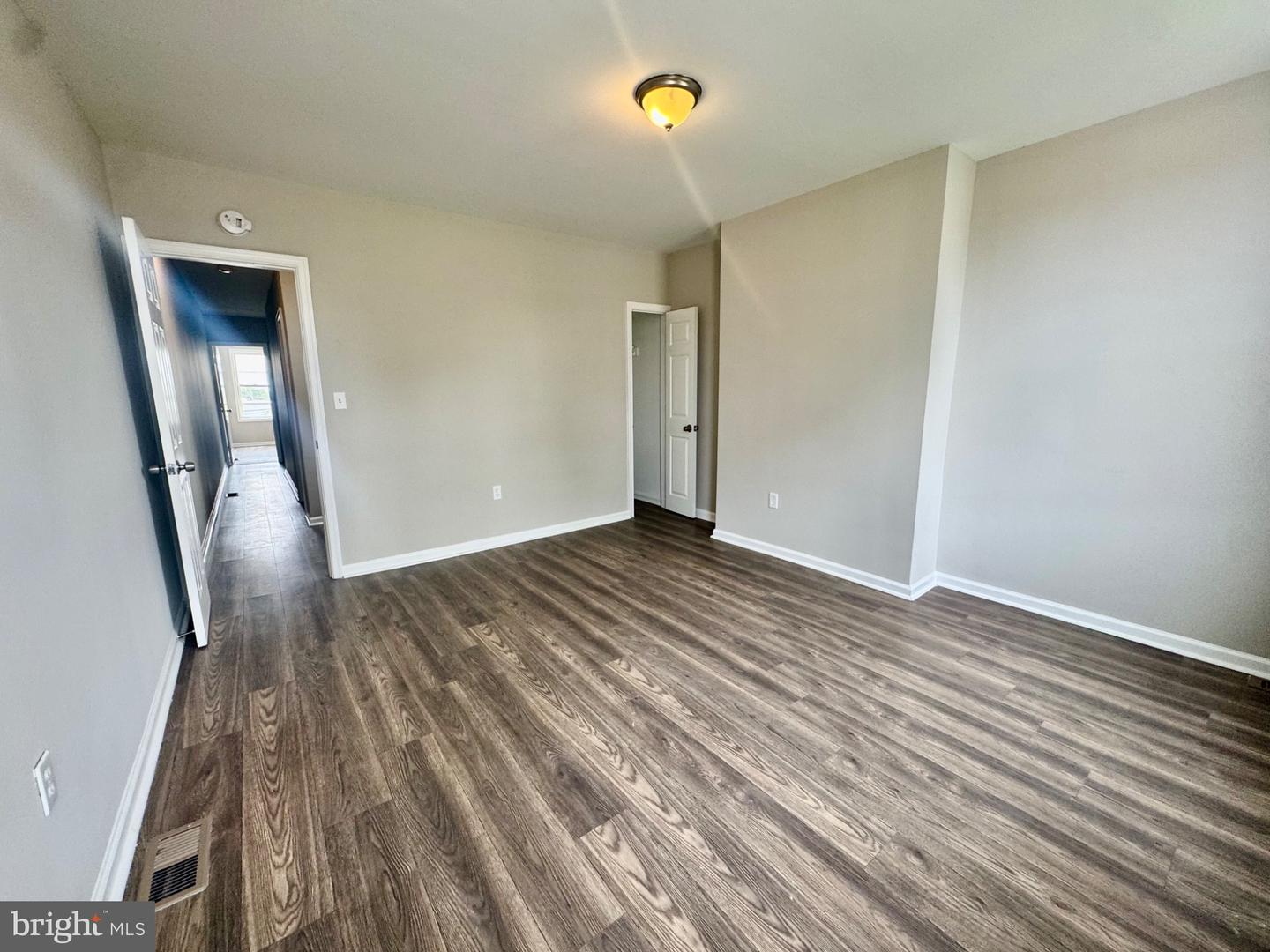 2123 Walbrook Ave Property Photo 18