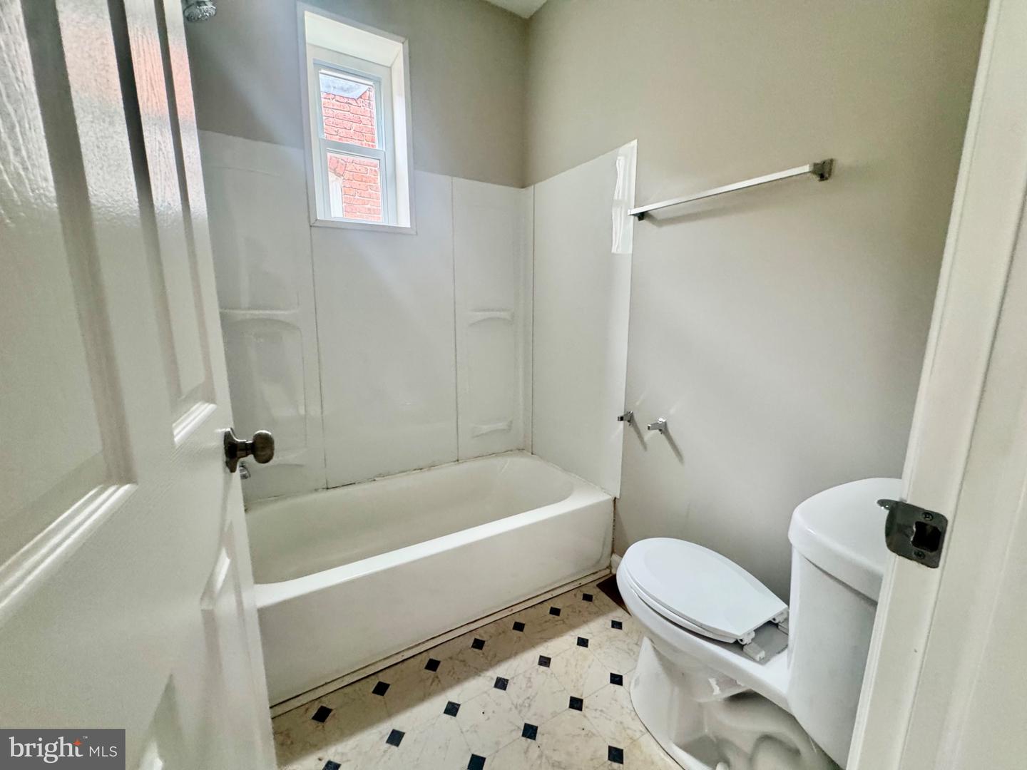 2123 Walbrook Ave Property Photo 23