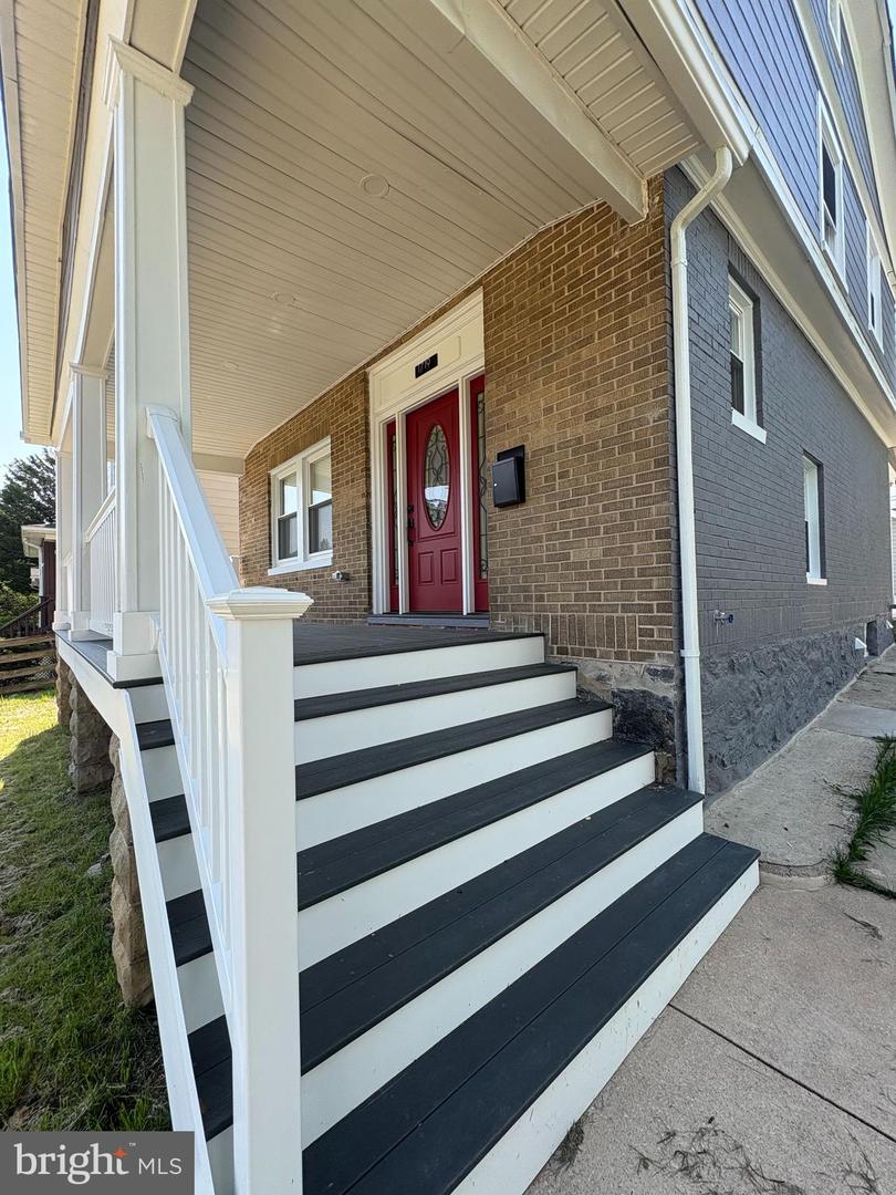 1719 WINDEMERE AVE Property Photo 1