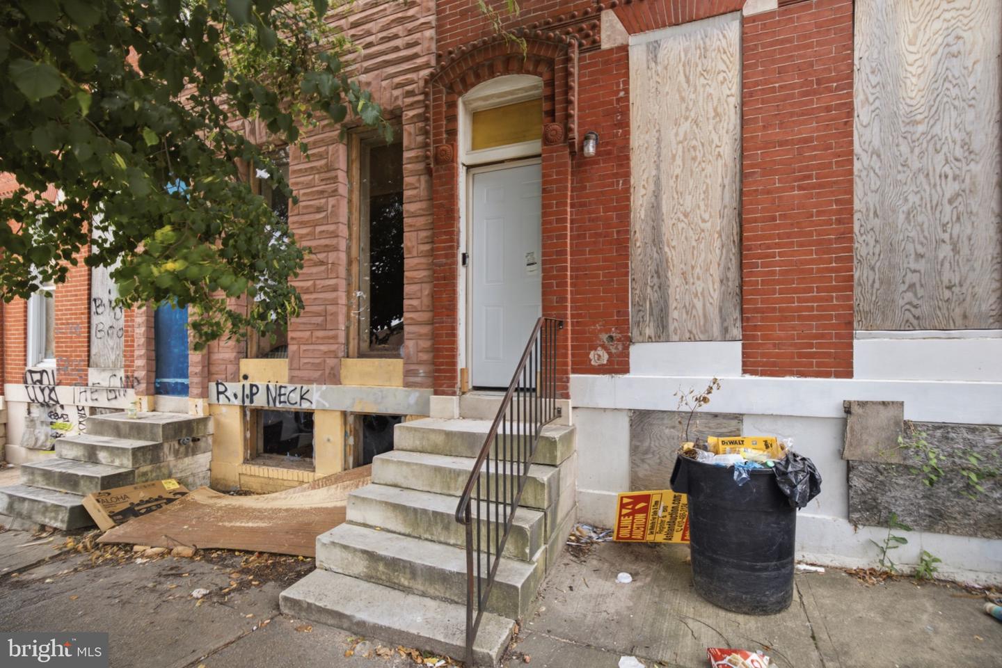 920 N GILMOR ST Property Photo 1