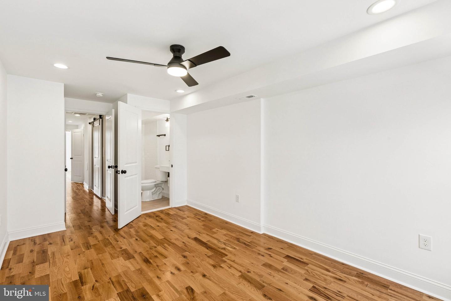 1337 Andre St Property Photo 44