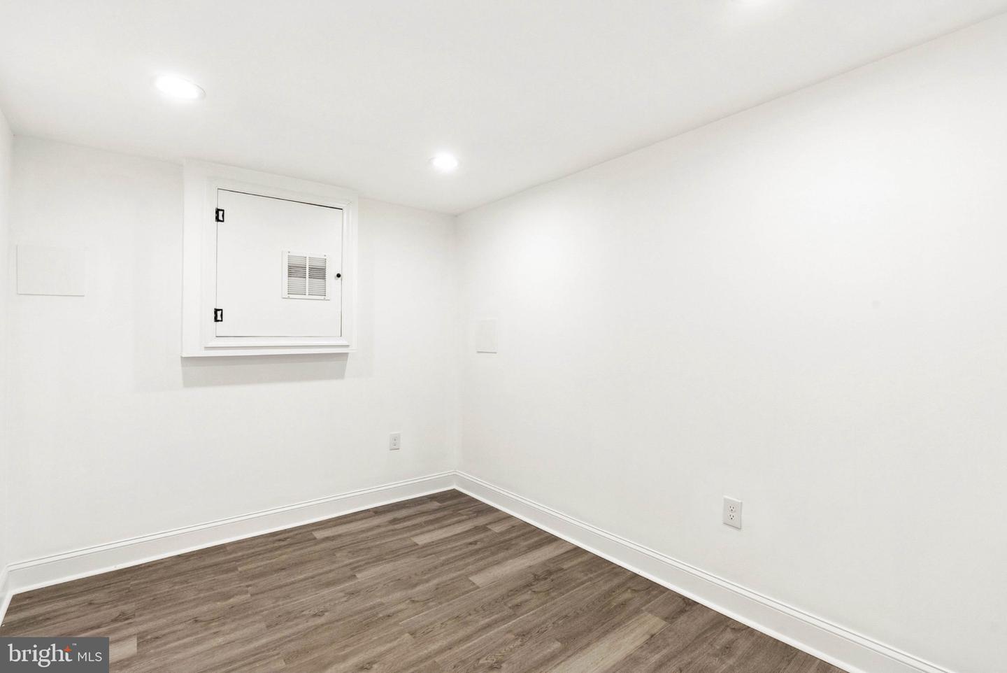 1337 Andre St Property Photo 55