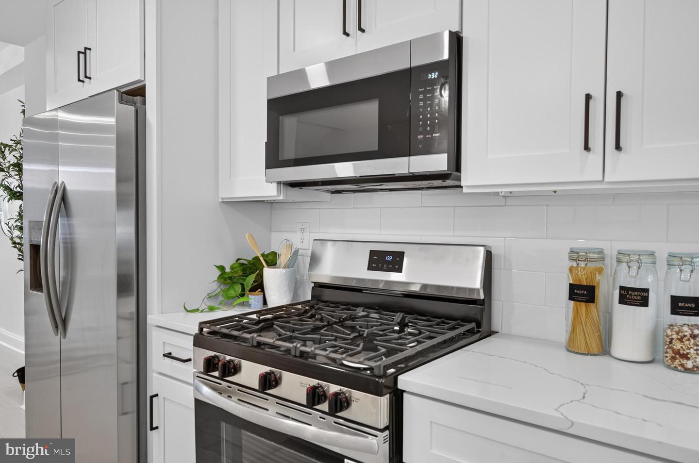 1513 Henry St Property Photo 8