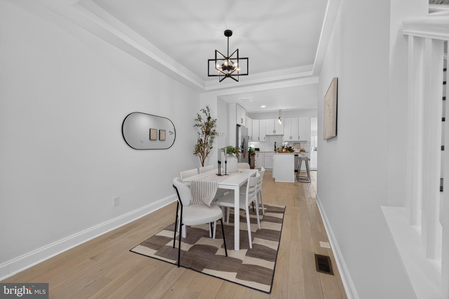 1513 Henry St Property Photo 9