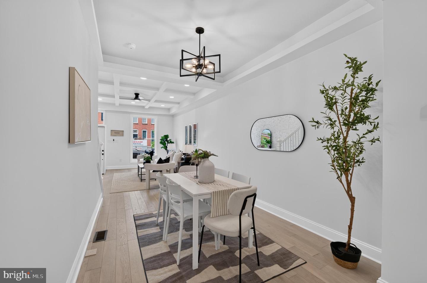 1513 Henry St Property Photo 10