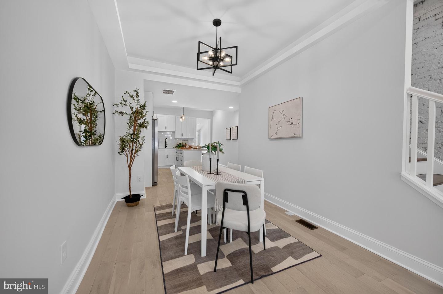 1513 Henry St Property Photo 11