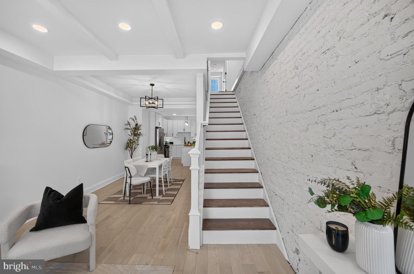 1513 Henry St Property Photo 12