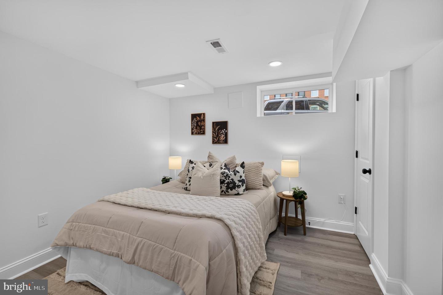 1513 Henry St Property Photo 20