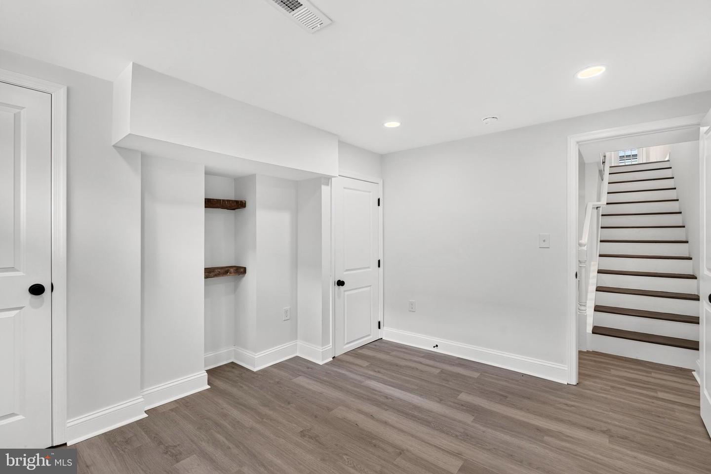 1513 Henry St Property Photo 31