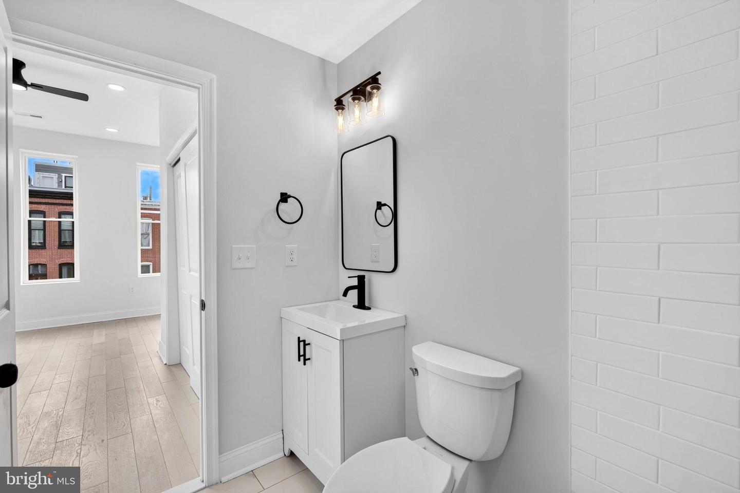 1513 Henry St Property Photo 34