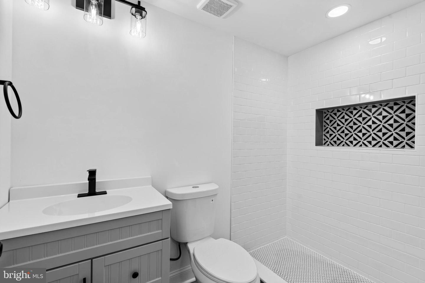 1513 Henry St Property Photo 35