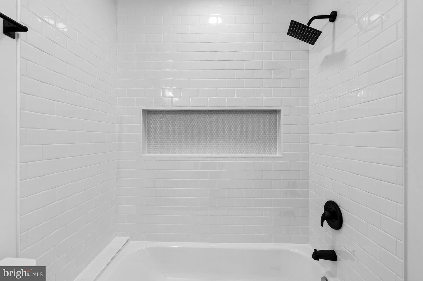 1513 Henry St Property Photo 38