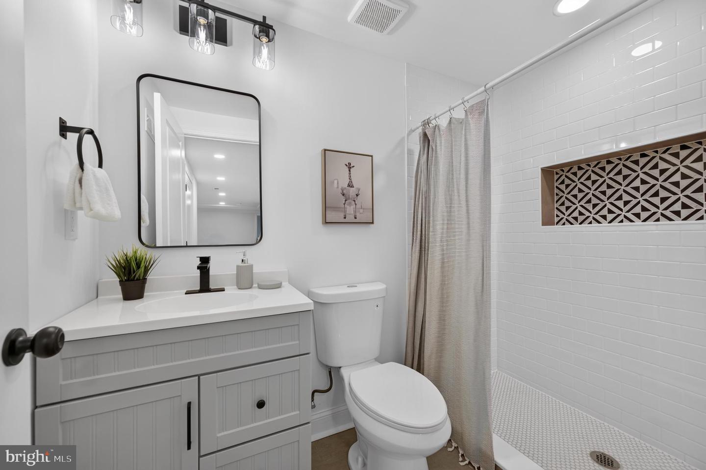 1513 Henry St Property Photo 40