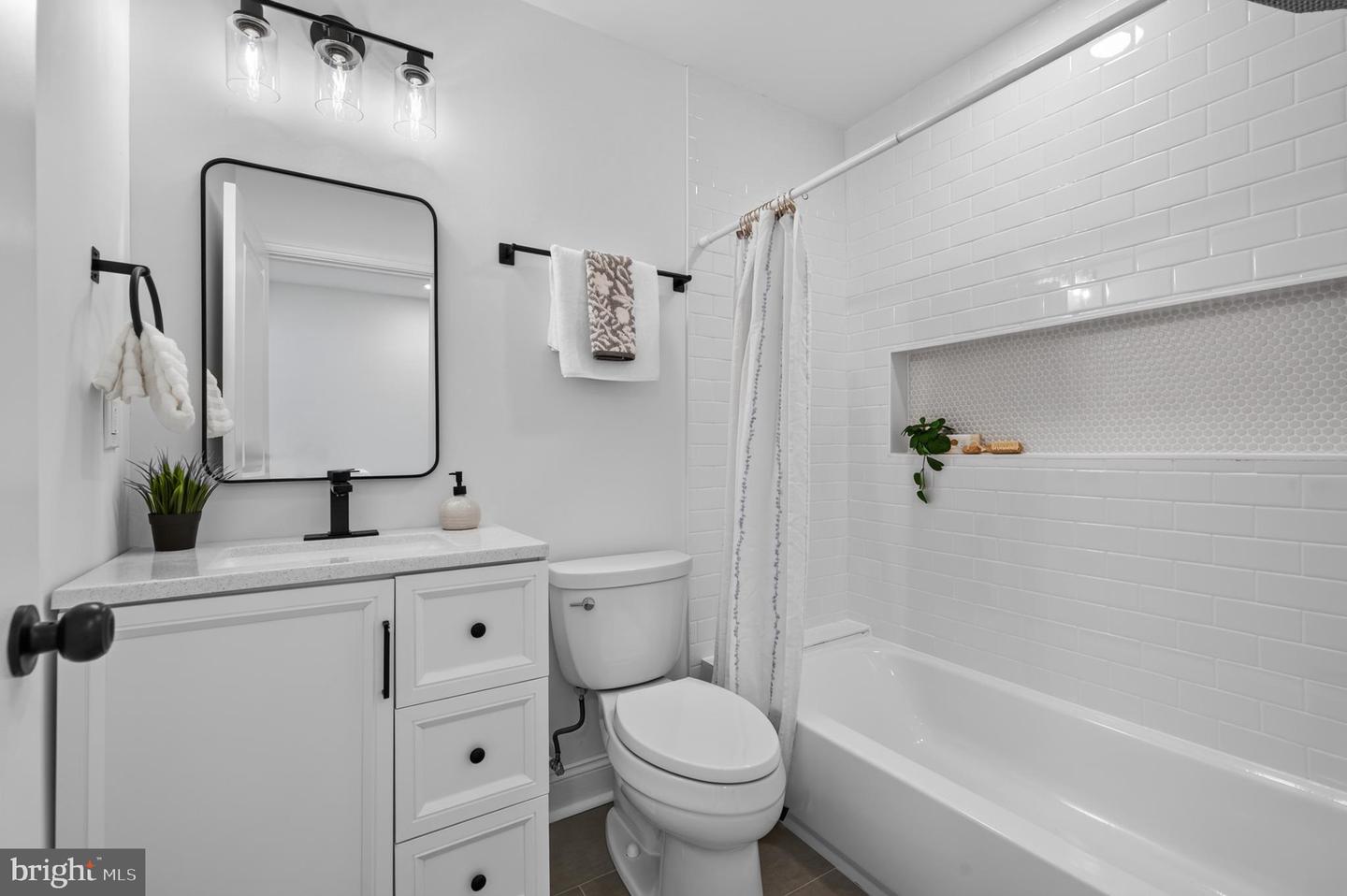 1513 Henry St Property Photo 41